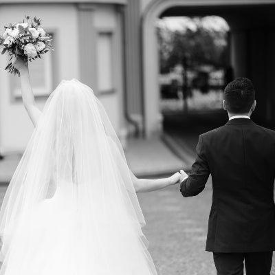 How to Choose the Right Picture Frames for Wedding Photos